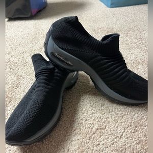 39 black slip on tennis shoes